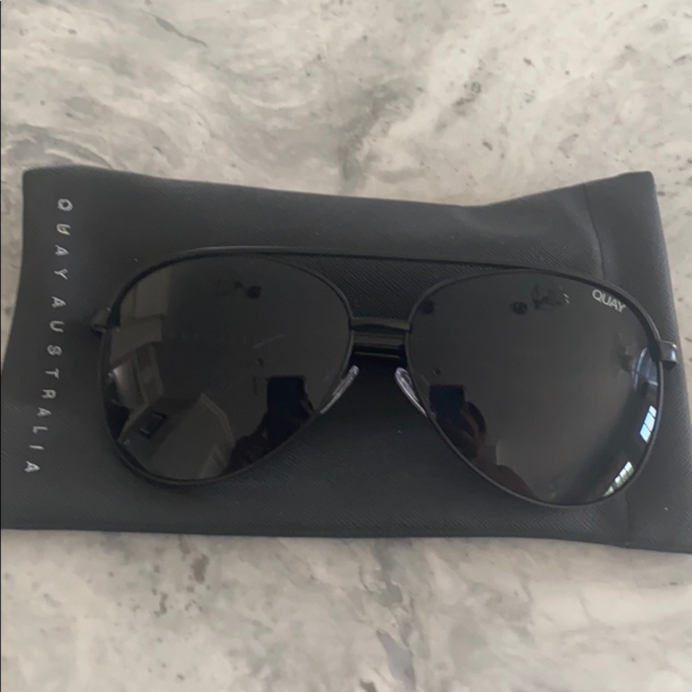 NWOT Quay Australia black Aviator sunglasses
